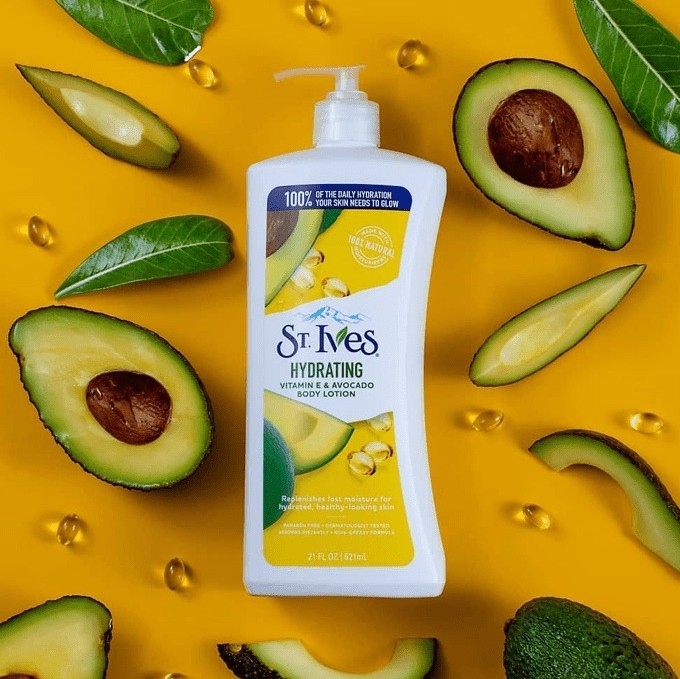 ST IVES BODY LOTION 400ML - HYDRATING VITAMIN E & AVOCADO