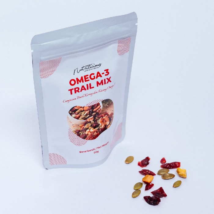 [CLEARANCE] NUTRILICIOUS Omega 3 Trail Mix Nuts Mixed Nuts And Dried Fruits 500g (EXP: 1/2026)