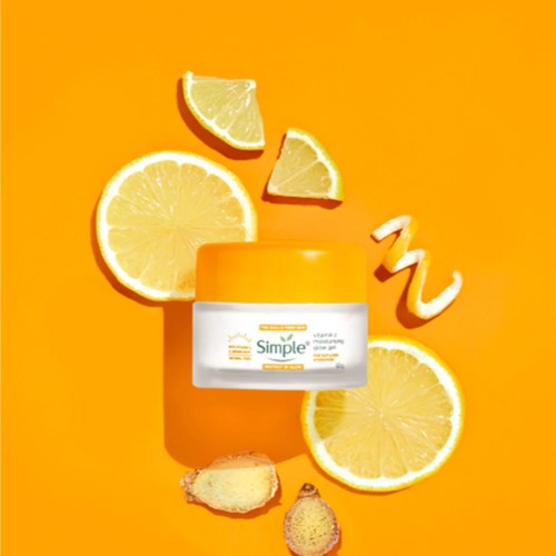 SIMPLE Protect N Glow Vitamin C Brightening Whitening Face Cream Face Gel (40g), Krim Muka, 面霜