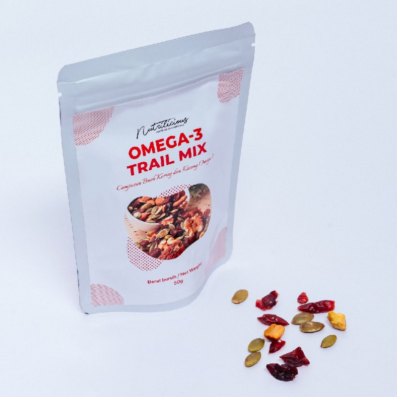 [CLEARANCE] NUTRILICIOUS Omega 3 Trail Mix Nuts Mixed Nuts and dried fruits 50g (EXP: 1/2026)